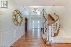16 ENNISCLARE DRIVE W | Oakville Ontario | Slide Image Three