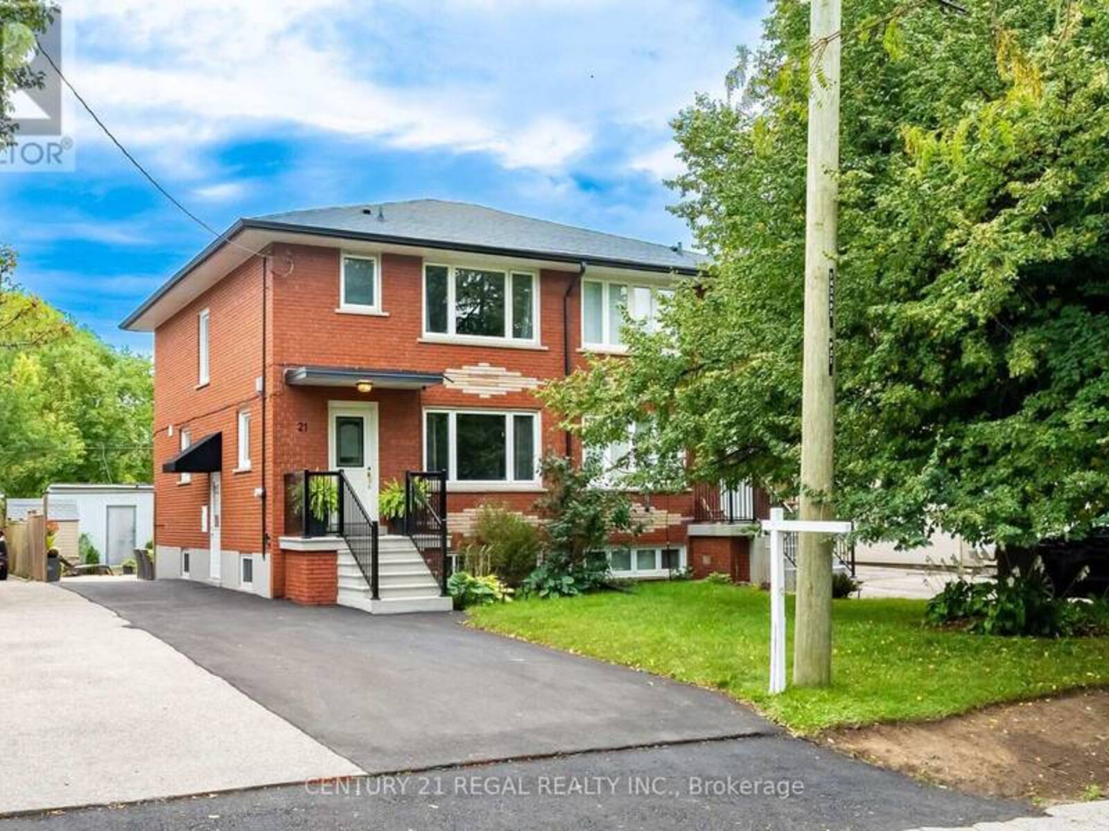 21 BURLINGAME ROAD, Toronto, Ontario M8W 1Y7