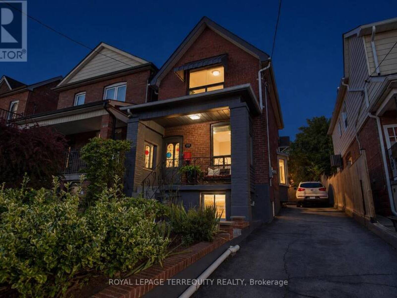 211 BLACKTHORN AVENUE, Toronto, Ontario M6N 3H7