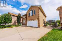 90 FAIRINGTON CRESCENT | Hamilton Ontario | Slide Image Three