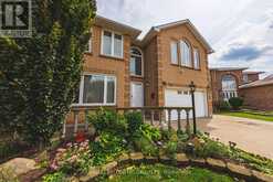 90 FAIRINGTON CRESCENT | Hamilton Ontario | Slide Image Four