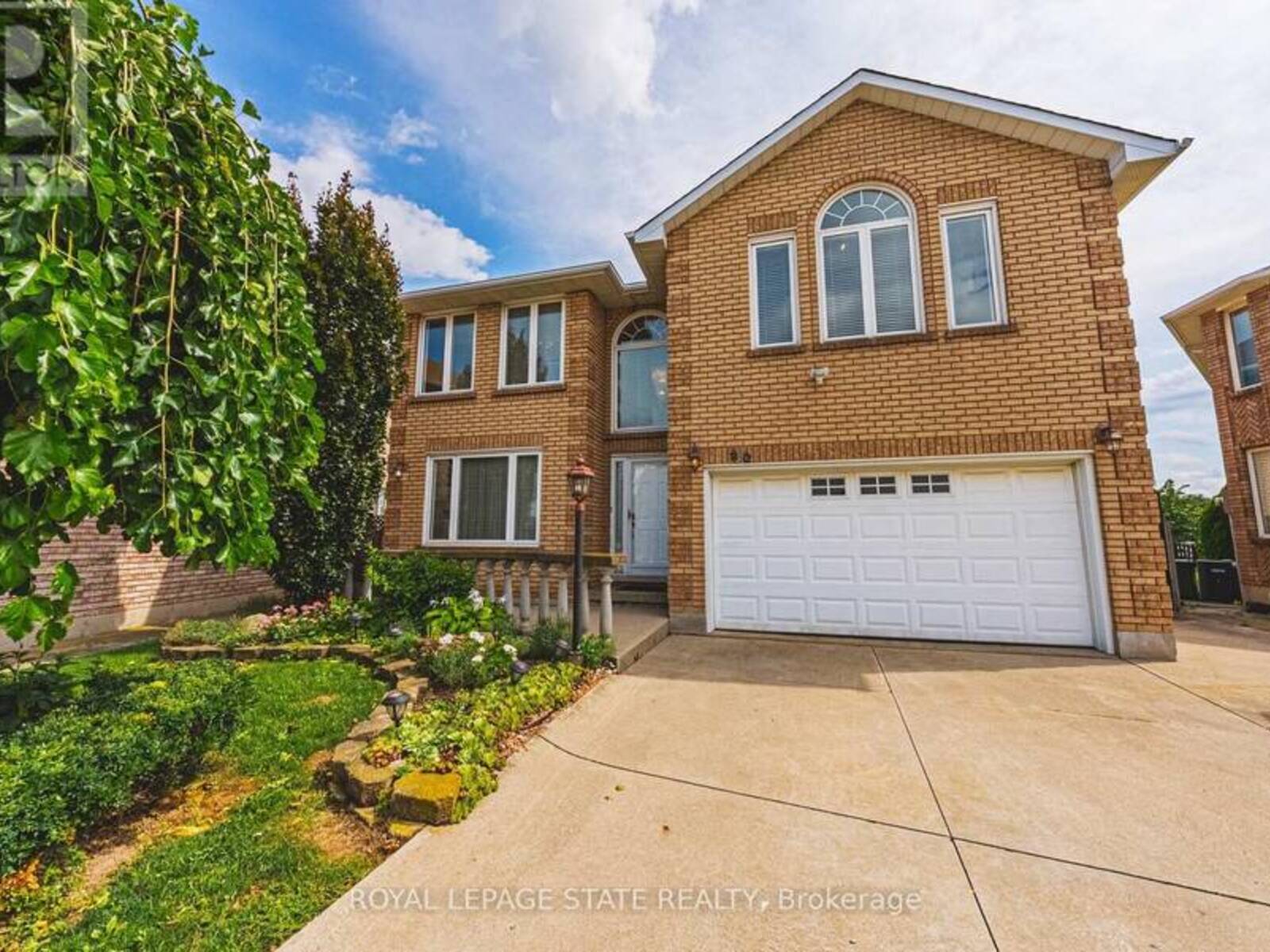 90 FAIRINGTON CRESCENT, Hamilton, Ontario L8E 3N4