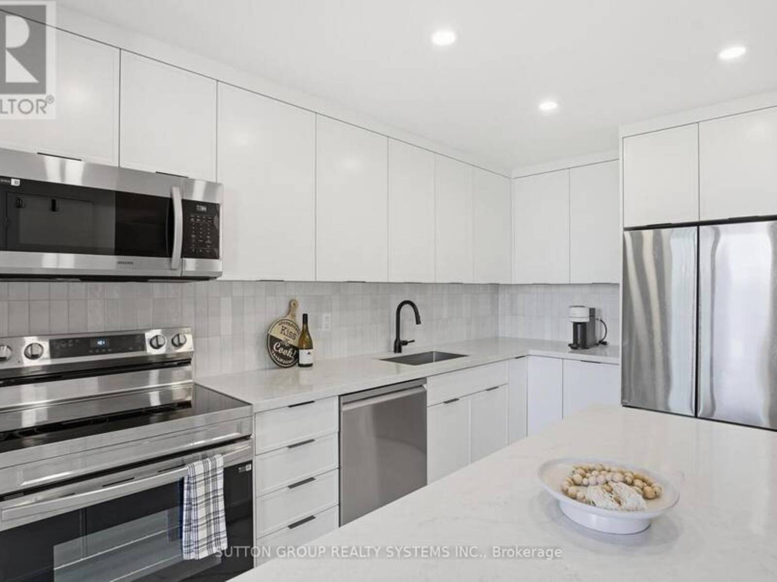 304 - 60 SOUTHPORT STREET, Toronto, Ontario M6S 3N4