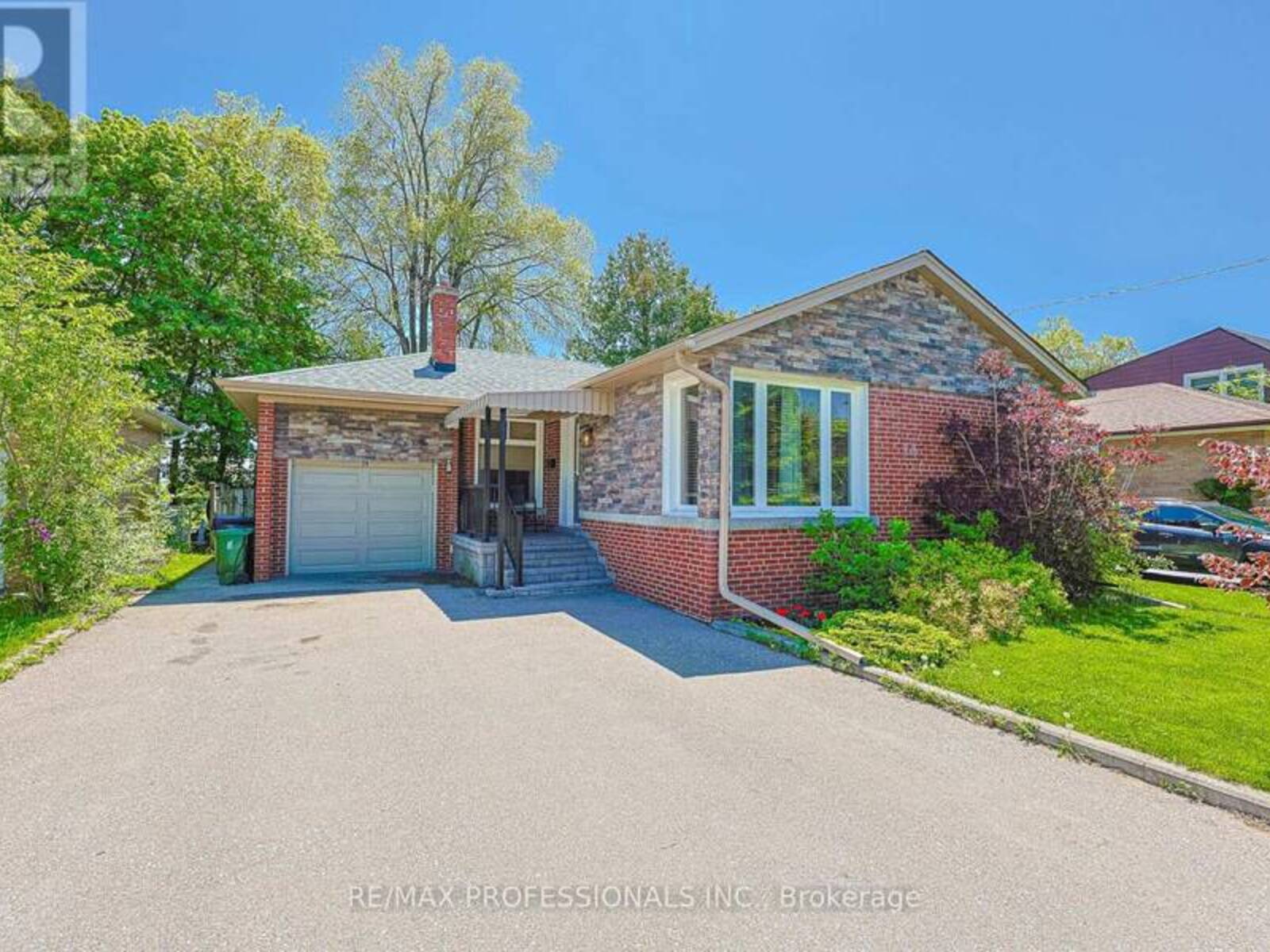 39 SEALCOVE DRIVE, Toronto, Ontario M9C 2C7