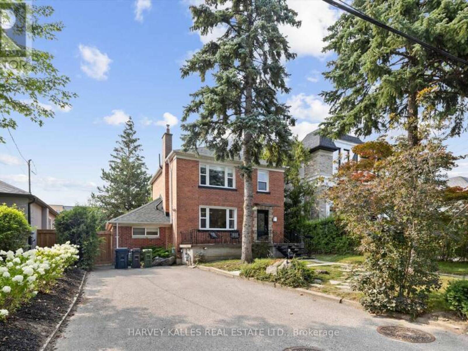84 LYNNHAVEN ROAD, Toronto, Ontario M6A 2K9
