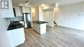 8 - 20 LYTHAM GREEN CIRCLE | Newmarket Ontario | Slide Image Four