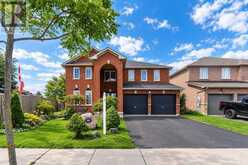 4 IMPERIAL CROWN LANE | Barrie Ontario | Slide Image Five