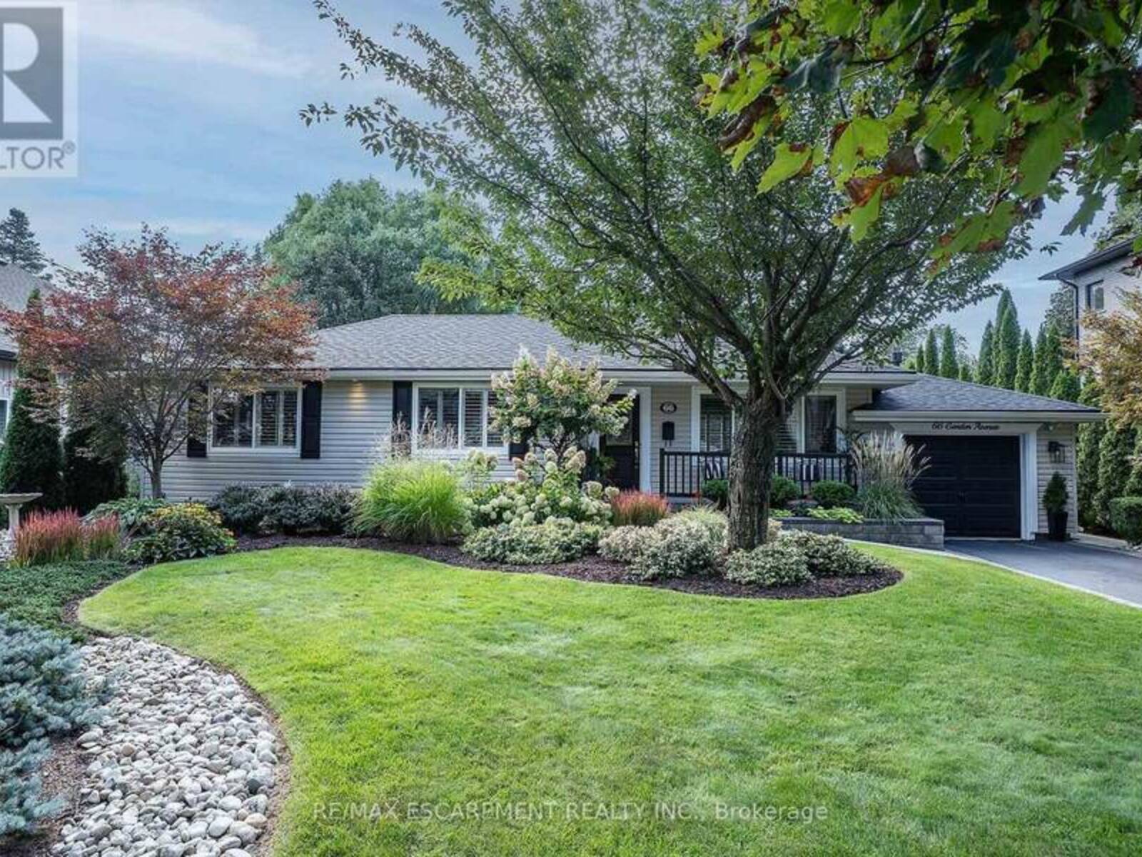 66 GARDEN AVENUE, Ancaster, Ontario L9G 2J5