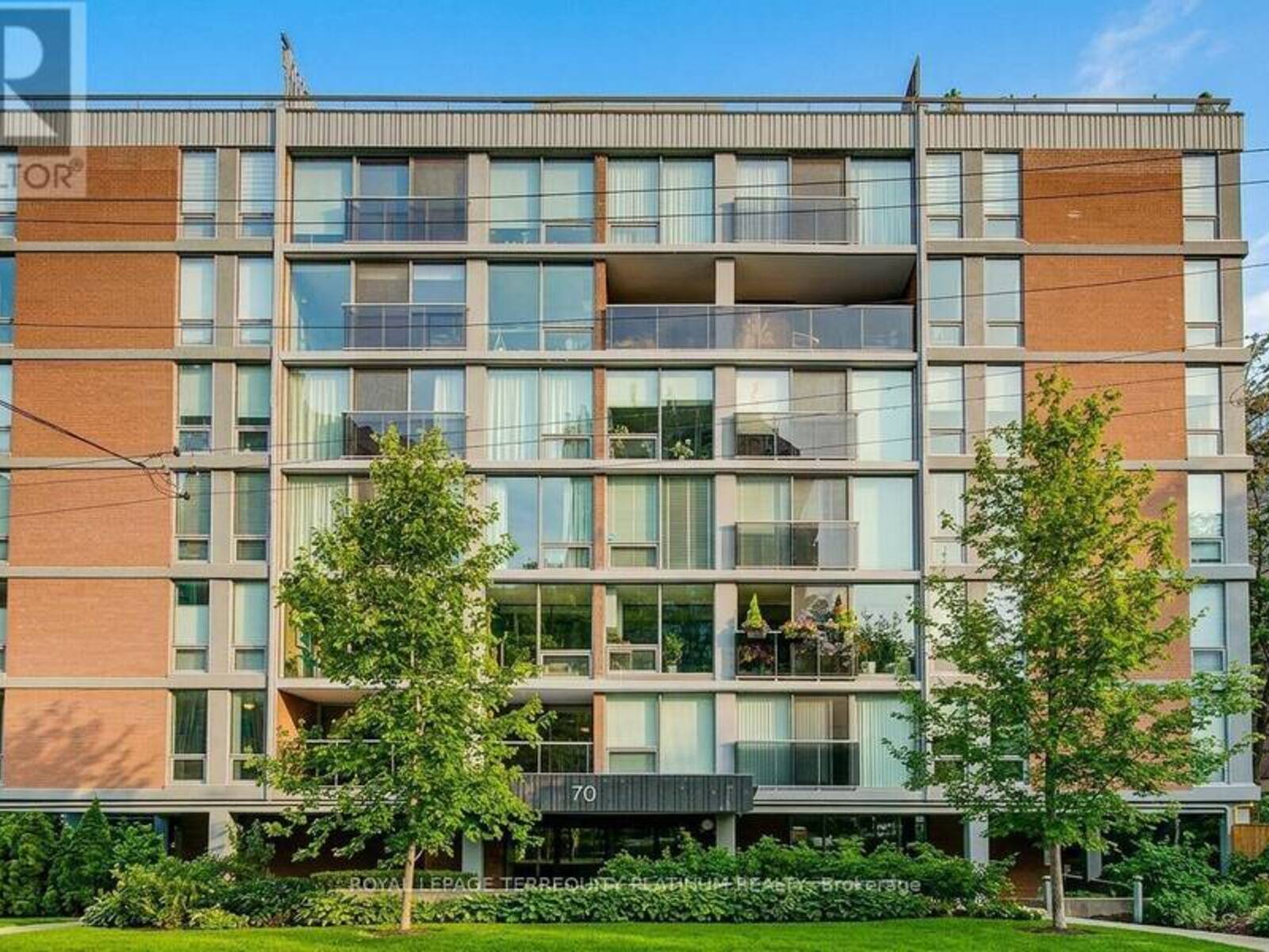 203 - 70 MONTCLAIR AVENUE, Toronto, Ontario M5P 1P7