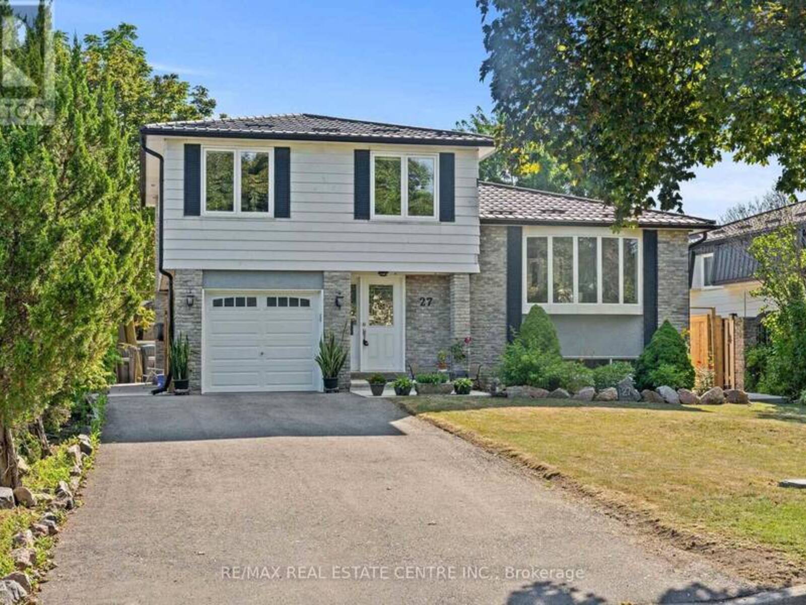 27 JEFFERSON ROAD, Brampton, Ontario L6S 2G6