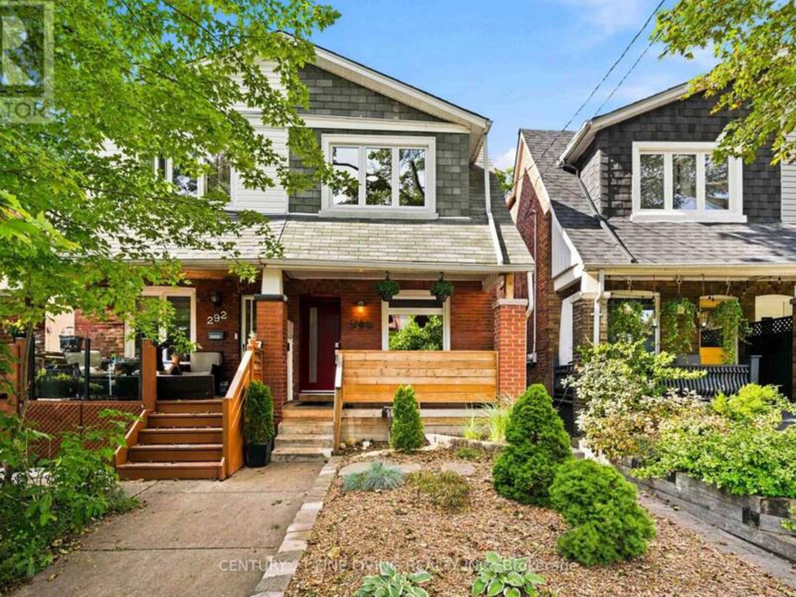294 GAINSBOROUGH ROAD, Toronto, Ontario M4L 3C6