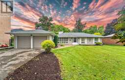 22 POPLAR DRIVE | Richmond Hill Ontario | Slide Image Ten