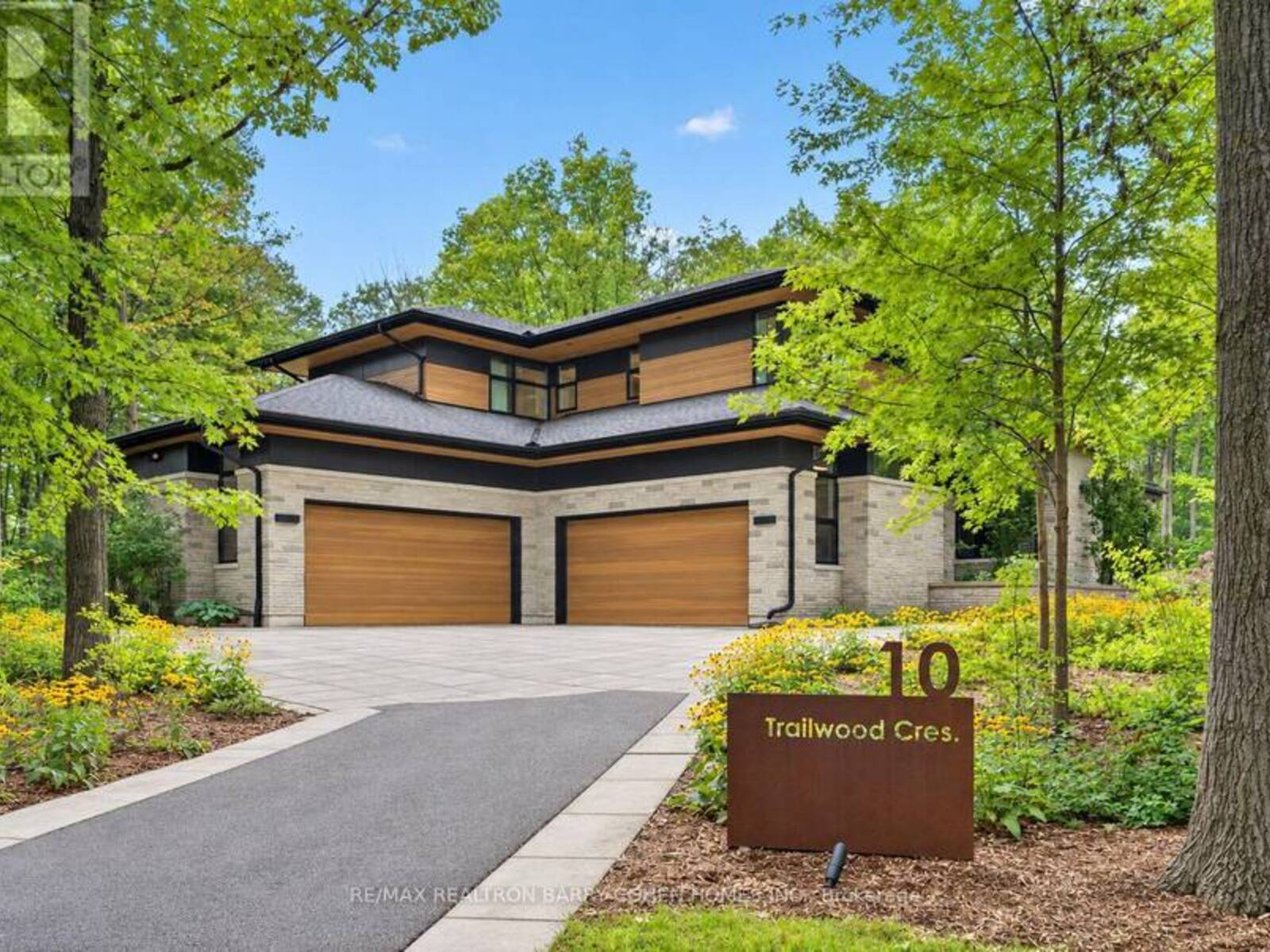 10 TRAILWOOD CRESCENT, Richmond Hill, Ontario L4E 3L9
