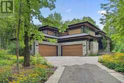 10 TRAILWOOD CRESCENT | Richmond Hill Ontario | Slide Image Two