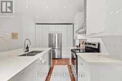 16 MACKENZIE CRESCENT | Toronto Ontario | Slide Image Sixteen
