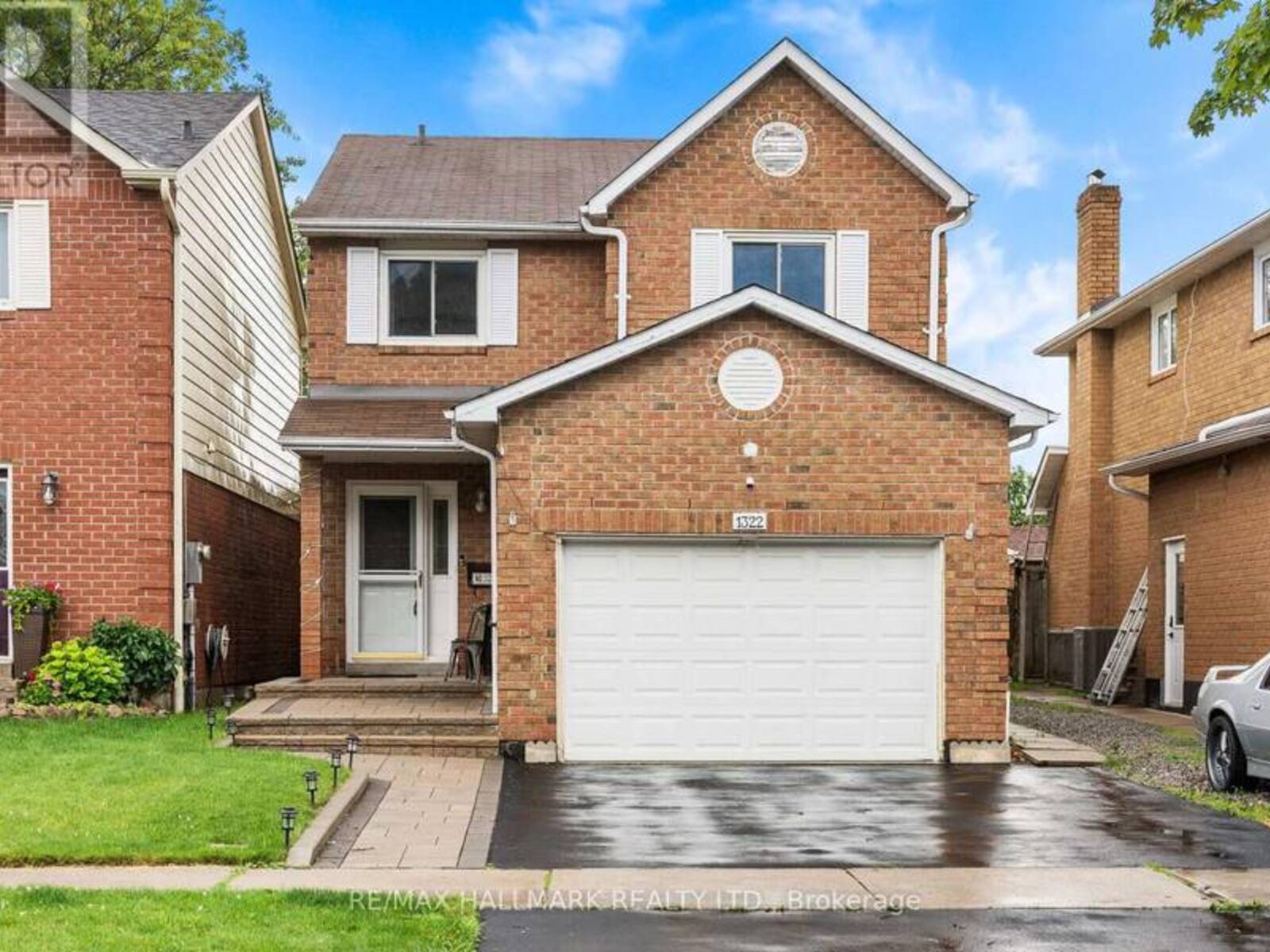 1322 REDWOOD LANE, Pickering, Ontario L1X 1C5