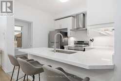 7 VANTAGE LOOP | Newmarket Ontario | Slide Image Eighteen