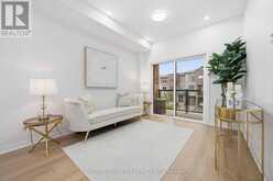 7 VANTAGE LOOP | Newmarket Ontario | Slide Image Nineteen