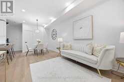 7 VANTAGE LOOP | Newmarket Ontario | Slide Image Twenty