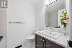 7 VANTAGE LOOP | Newmarket Ontario | Slide Image Thirty