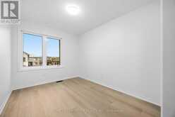 7 VANTAGE LOOP | Newmarket Ontario | Slide Image Thirty-two