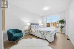 7 VANTAGE LOOP | Newmarket Ontario | Slide Image Thirty-four