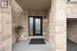 7 VANTAGE LOOP | Newmarket Ontario | Slide Image Three