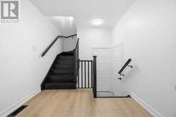 7 VANTAGE LOOP | Newmarket Ontario | Slide Image Eight