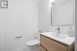 7 VANTAGE LOOP | Newmarket Ontario | Slide Image Nine