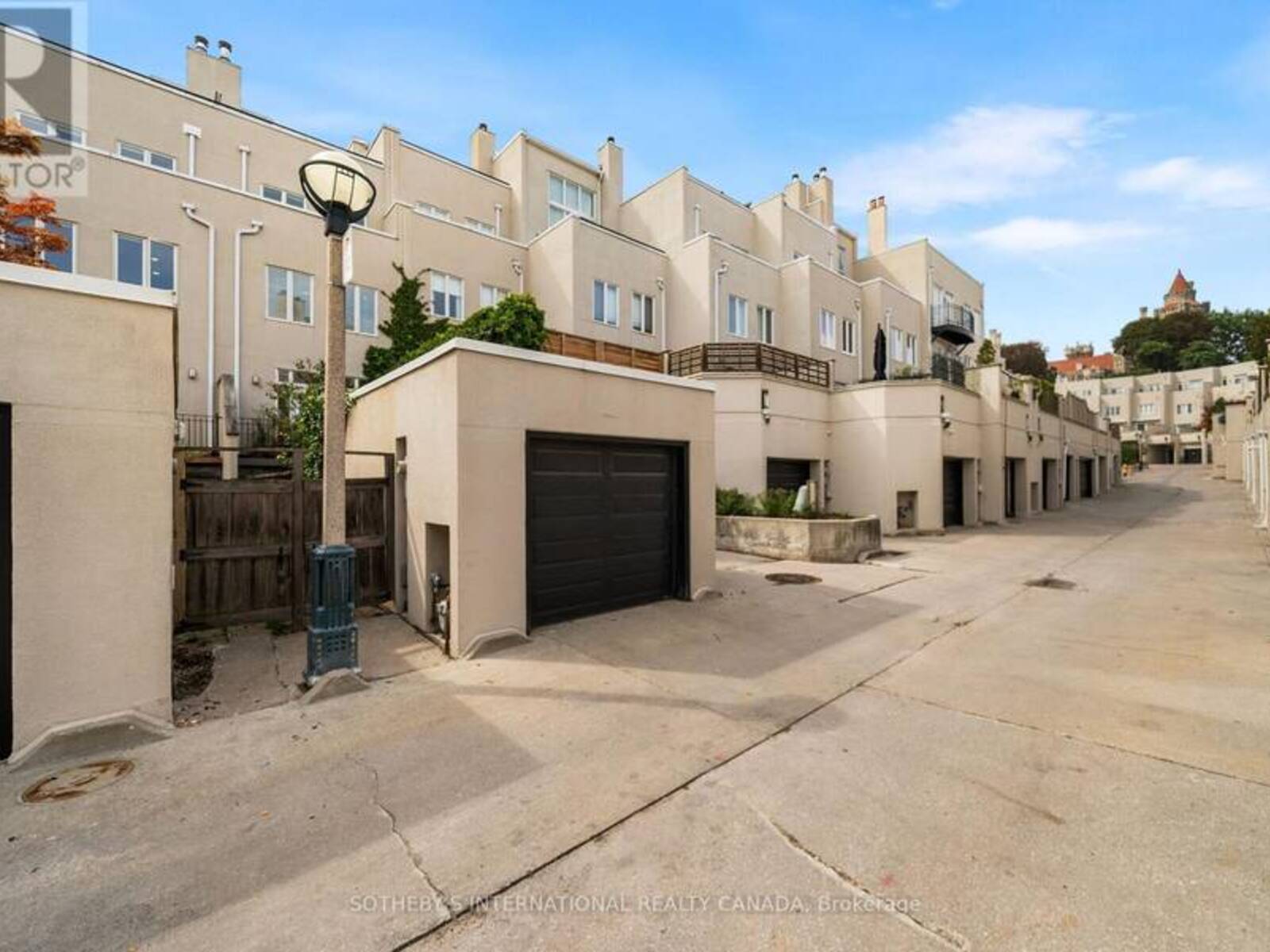 213 WALMER ROAD, Toronto, Ontario M5R 3P7