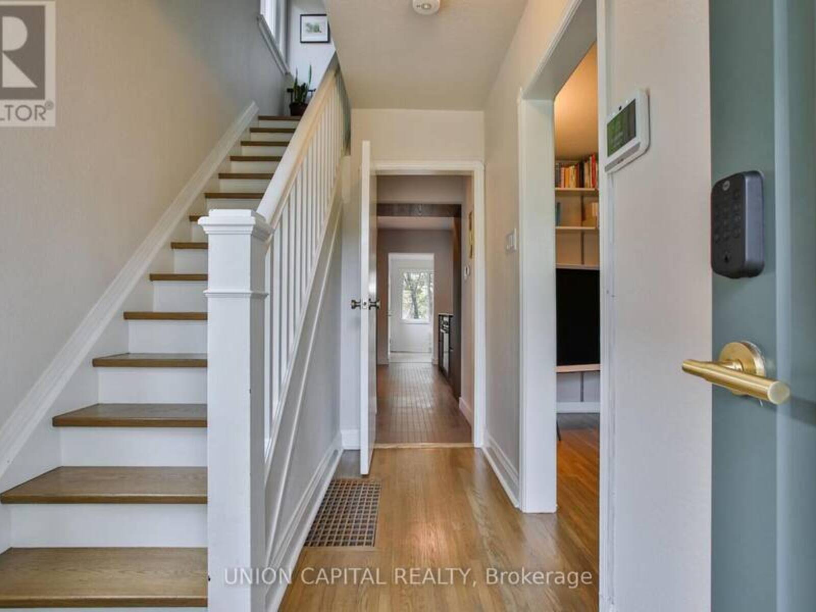 81 THURSFIELD CRESCENT, Toronto, Ontario M4G 2N4