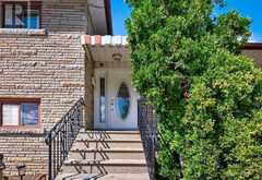 22 EUPHRASIA DRIVE | Toronto Ontario | Slide Image Four