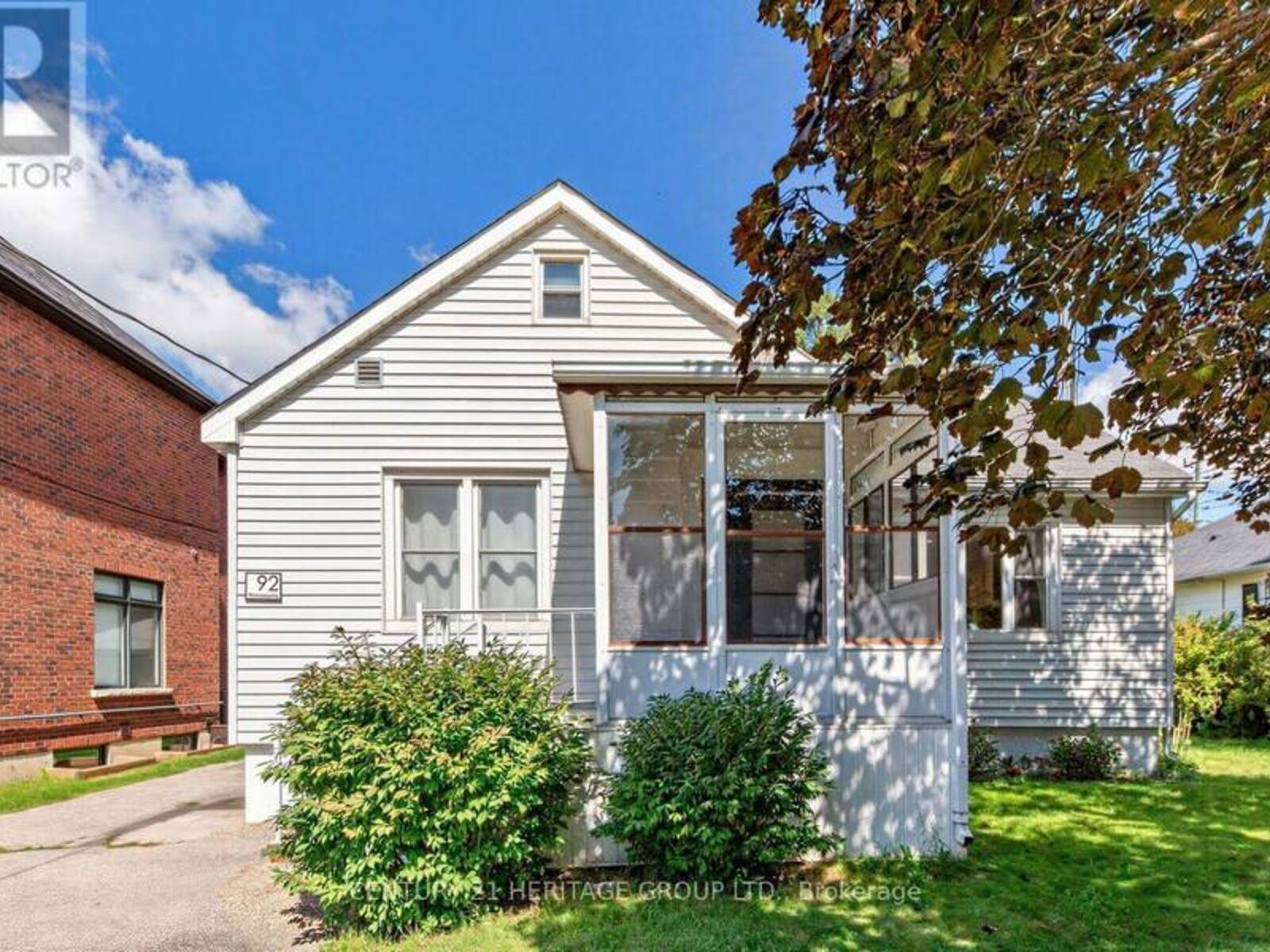92 KENNEDY STREET E, Aurora, Ontario L4G 1C4