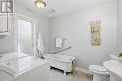 230 BEACH BOULEVARD | Hamilton Ontario | Slide Image Ten