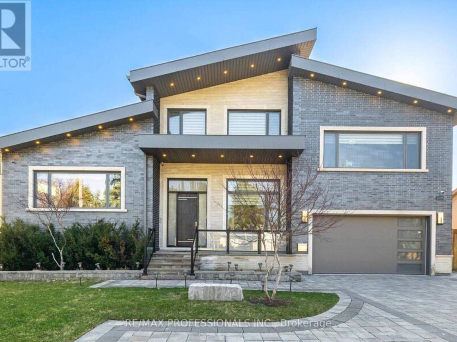 466 THE KINGSWAY, Toronto, Ontario M9A 3W4