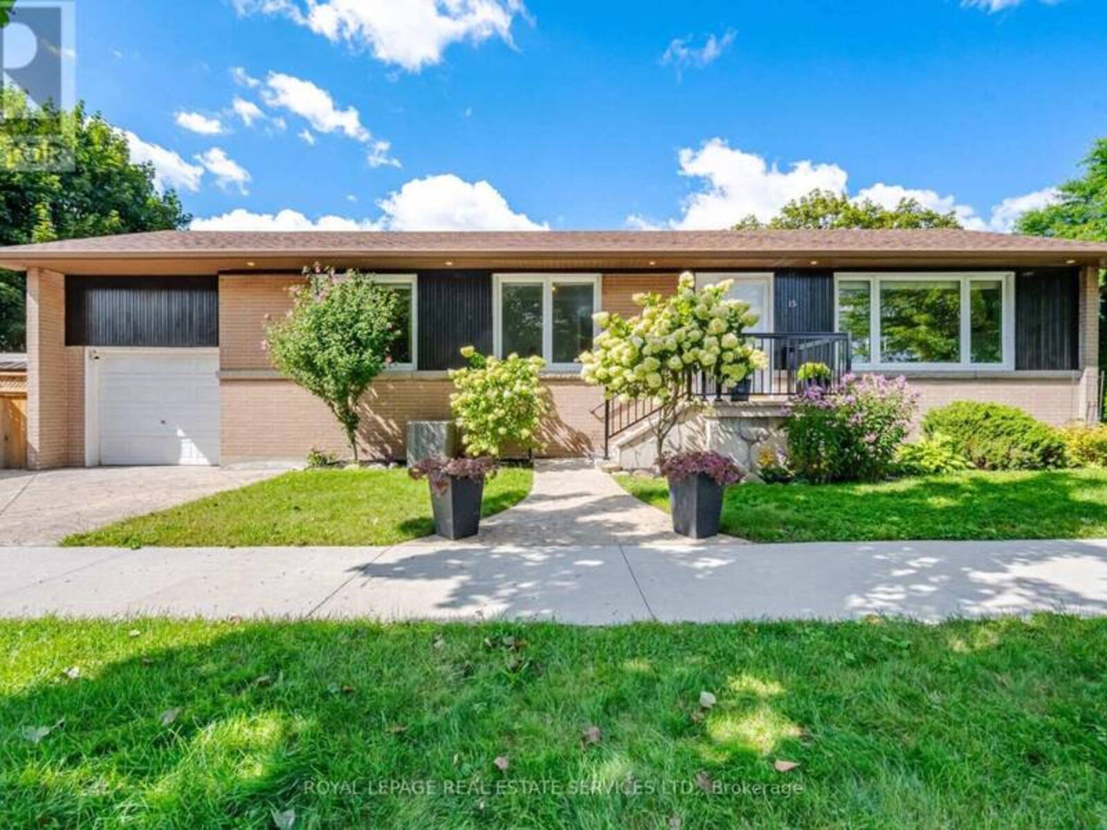 15 VELMA DRIVE, Toronto, Ontario M8Z 2N2
