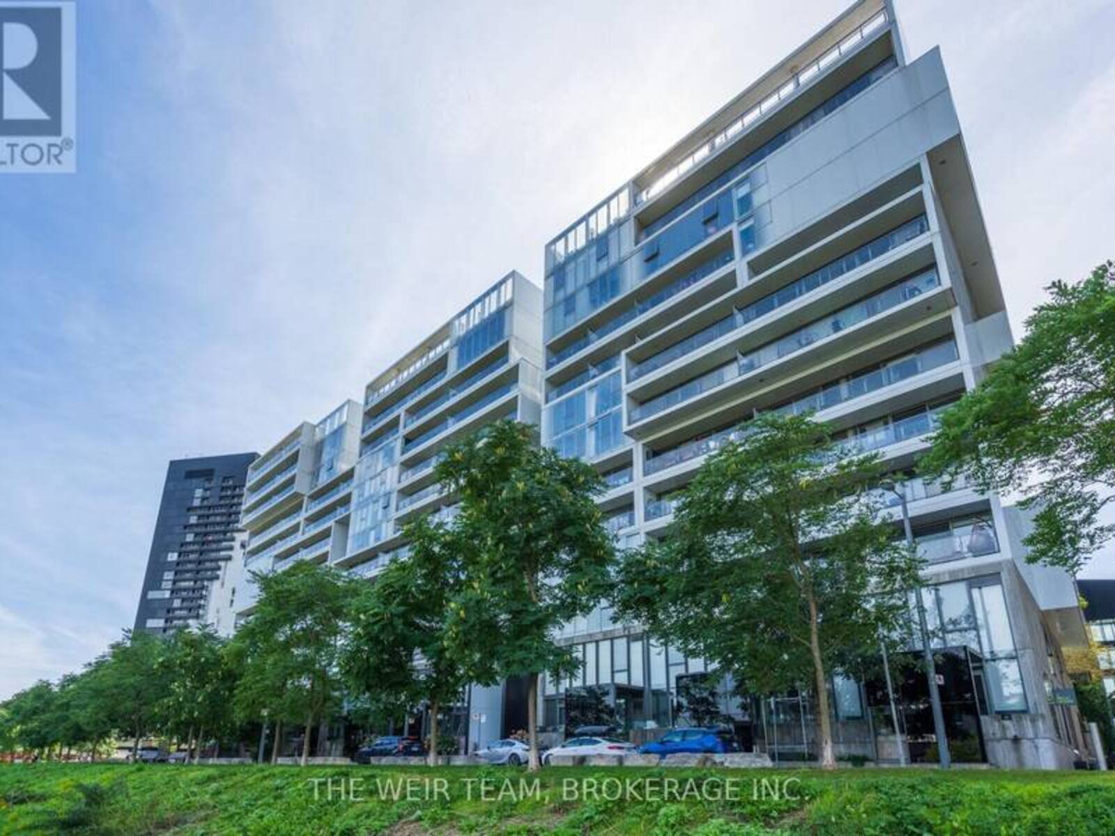 32 TROLLEY CRESCENT, Toronto, Ontario M5A 0E8