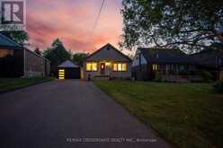18 ADANAC DRIVE | Toronto Ontario | Slide Image Eight