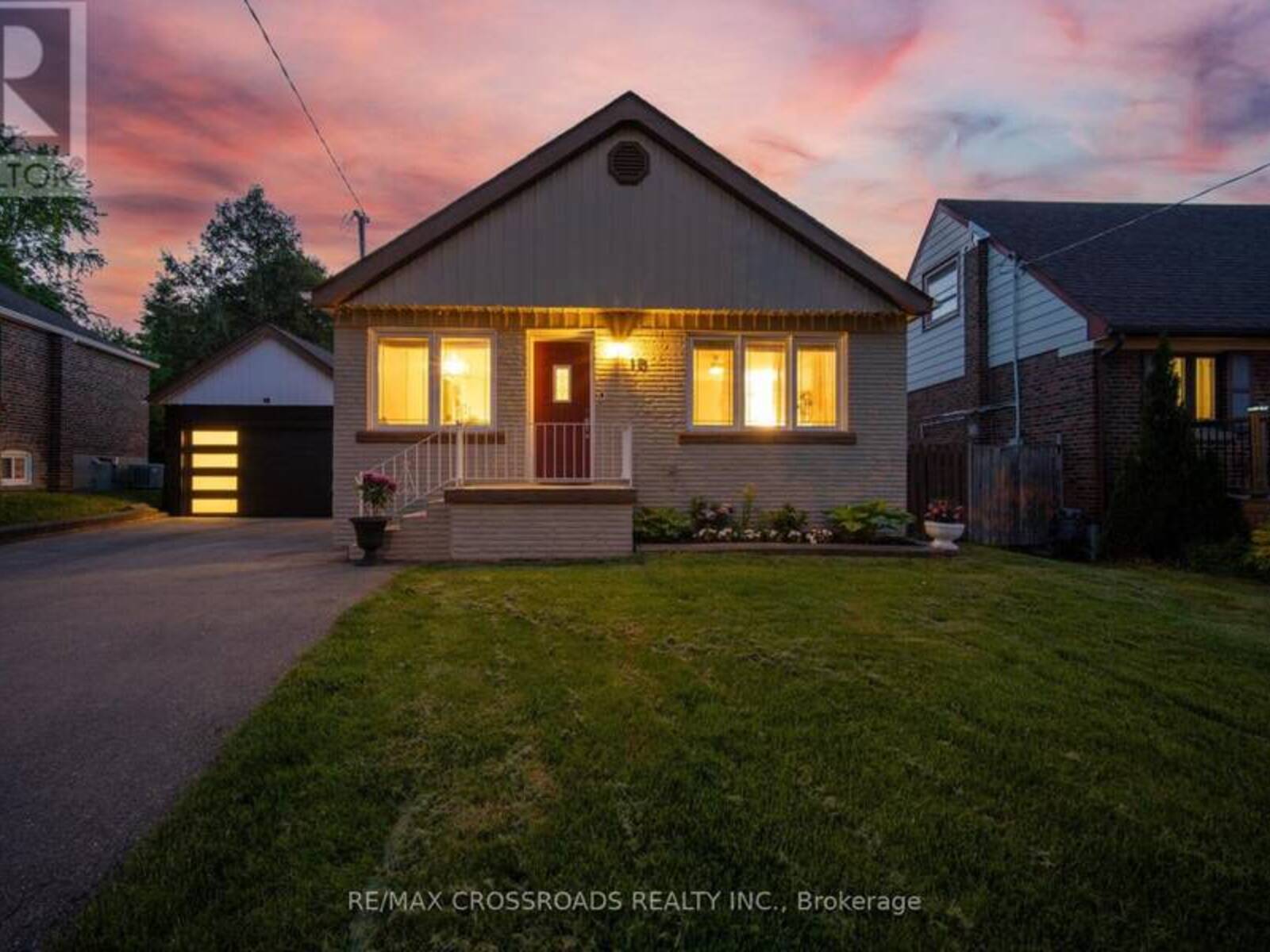 18 ADANAC DRIVE, Toronto, Ontario M1M 2E4