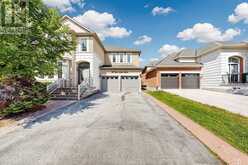 32 CASA NOVA DRIVE | Vaughan Ontario | Slide Image Three