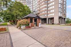 2002 - 40 RICHVIEW ROAD | Toronto Ontario | Slide Image Two