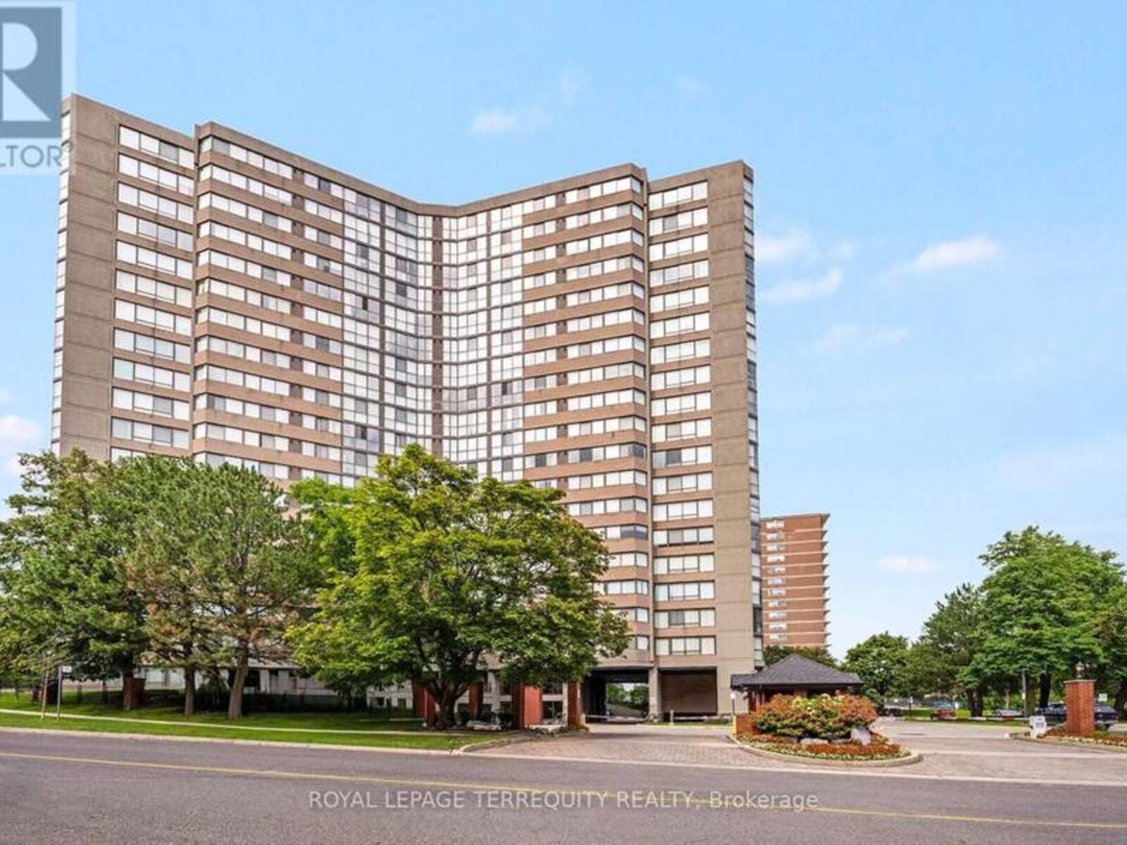 2002 - 40 RICHVIEW ROAD, Toronto, Ontario M9A 5C1