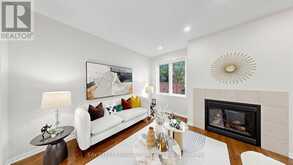 2048 ELMGROVE ROAD | Oakville Ontario | Slide Image Six