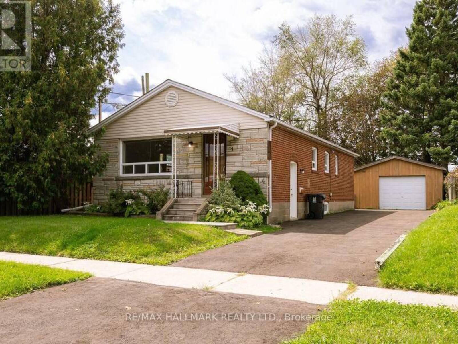 4 BERGEN ROAD, Toronto, Ontario M1P 1R9