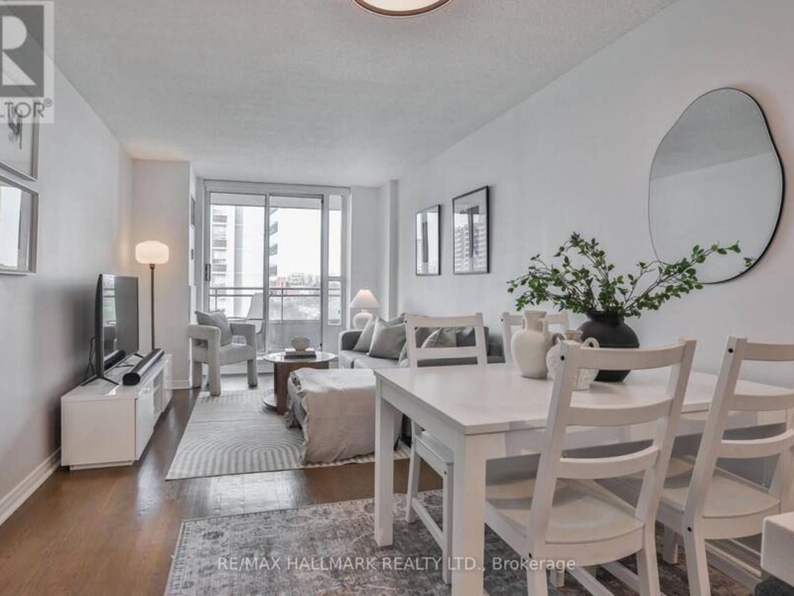 716 - 245 DAVISVILLE AVENUE, Toronto, Ontario M4S 3H4
