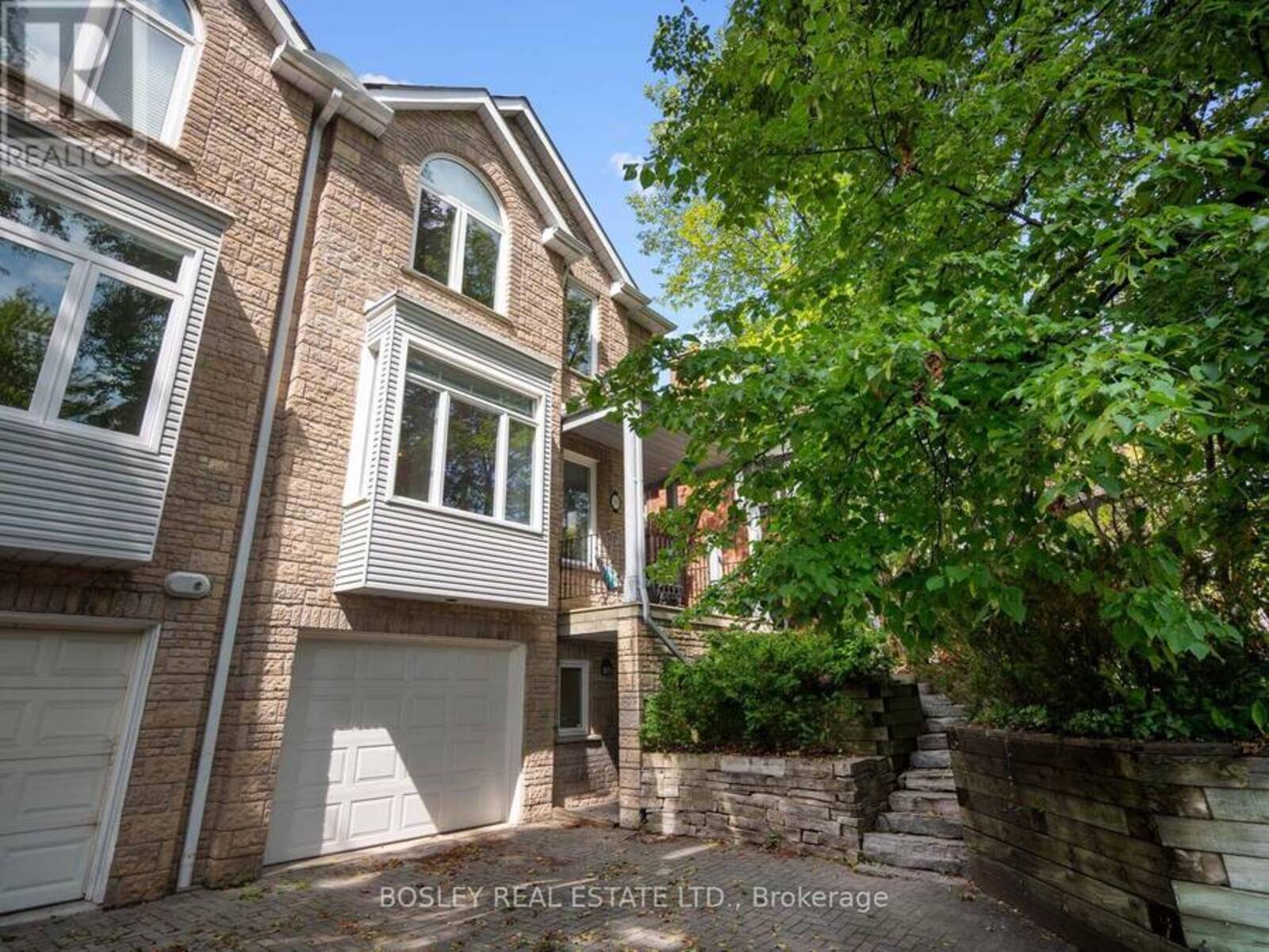 10 DE SAVERY CRESCENT, Toronto, Ontario M4S 2L2
