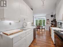 10 DE SAVERY CRESCENT | Toronto Ontario | Slide Image Three