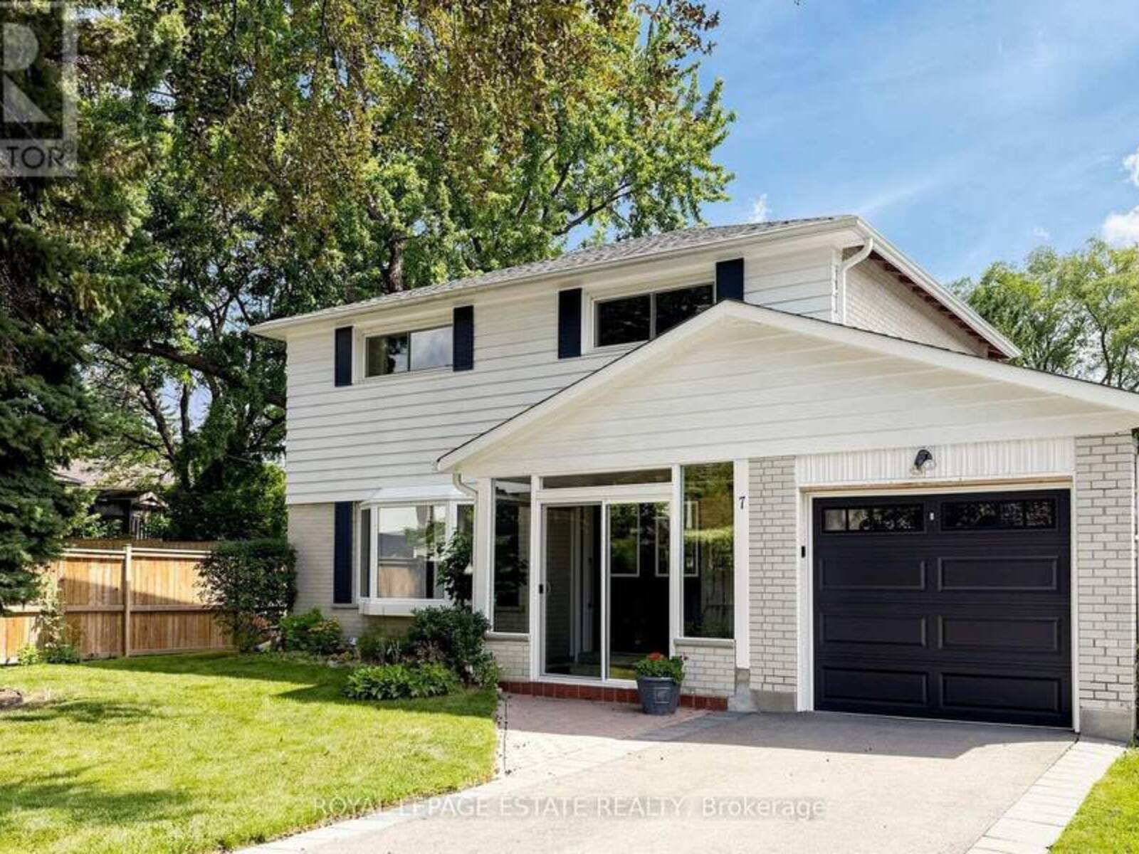 7 LONGHOPE PLACE, Toronto, Ontario M2J 1Y1