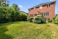 110 GLENDOWER CRESCENT | Georgina Ontario | Slide Image Thirty