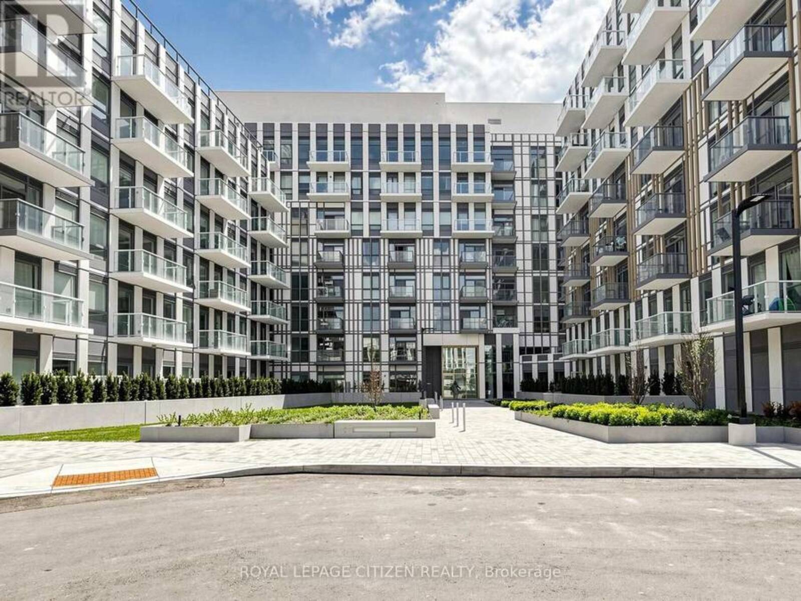 814 - 1005 DUNDAS STREET, Oakville, Ontario L6H 8C7